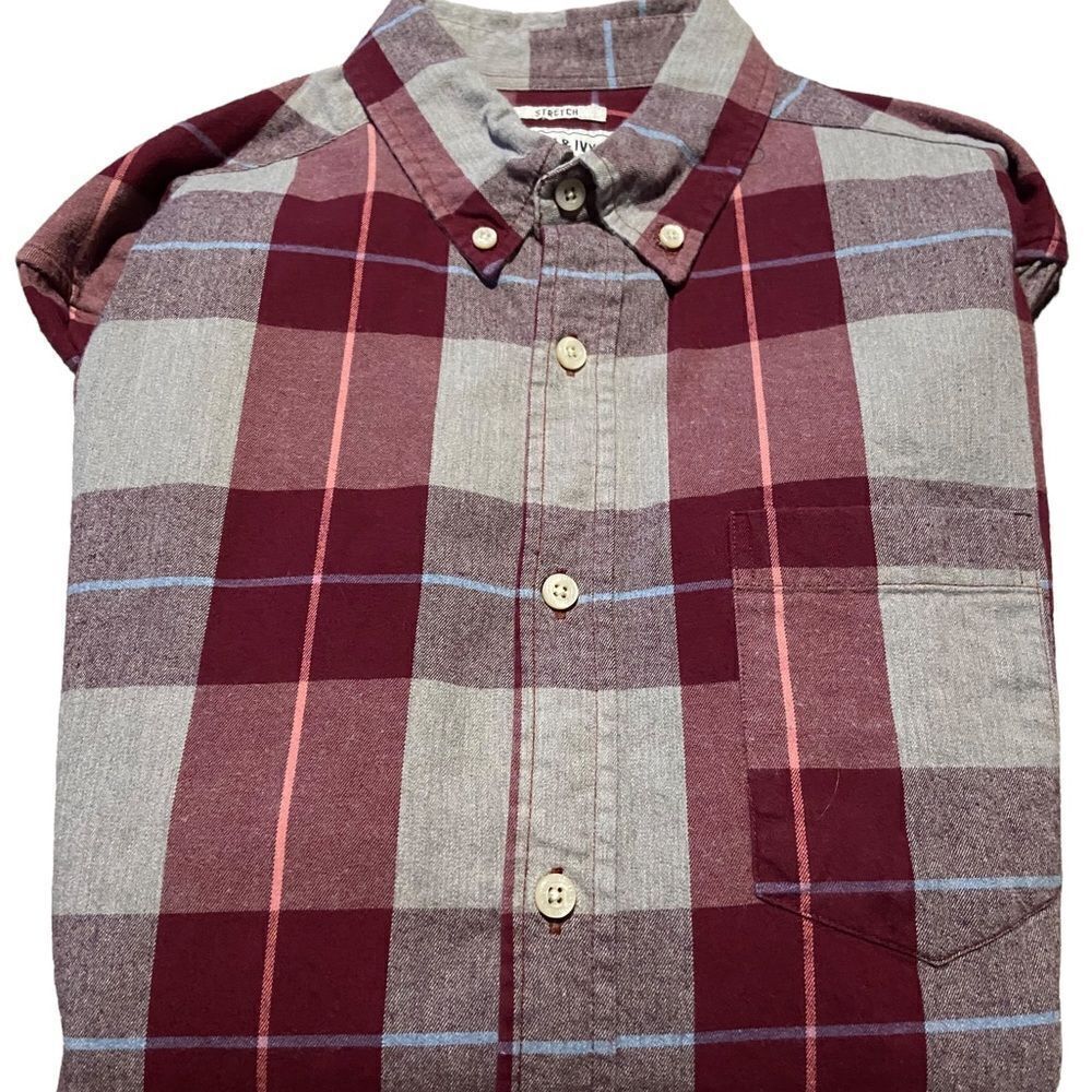 Crown and Ivy long sleeved button down new never worn size medium great color